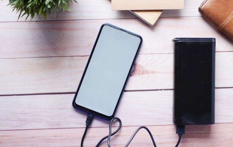 Hvorfor løber mobilen hurtigt tør? 12 løsninger og tegn på et slidt batteri